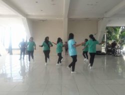 Dharma Wanita Persatuan Dispar NTT Meriahkan Festival Seni Pantai Lasiana