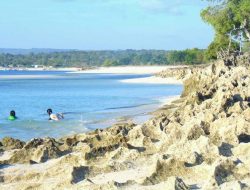 Pengelolaan Pantai Wisata Tablolong Berdampak Ekonomi Bagi Warga Sekitar
