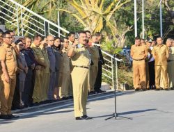 Penjabat Gubernur NTT angkat Tropi TPID terbaik