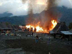 Kementrian Sosial Tinjau Kebakaran Kampung Adat Gurusina