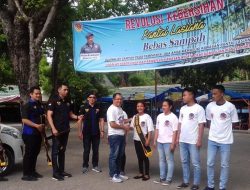 Garda Pemuda Nasdem Jaga Kebersihan Pantai Lasiana