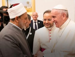 Grand Syekh Al-Azhar – Paus Tandatangani Dokumen, Tuhan Tidak Butuh Dibela