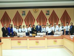 Ketika Gubernur NTT Menerima Para Siswa SMPK Citra Bangsa