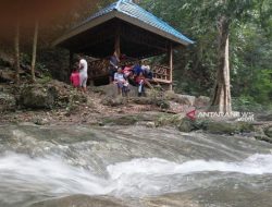 Wisatawan Keluhkan Minimnya Fasilitas Wisata Air Terjun Tesbatan