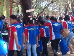 Puluhan Pemandu Wisata Serbu Pantai Sulamanda. Ada Apa ya !!