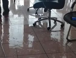 Astaga !! Ruang Sidang Utama DPRD Kabupaten Kupang Digenangi Air
