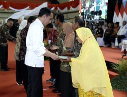 WoooW, 2.020 Pemilik Lahan di Jawa Timur Terima Sertifikat Dari Presiden.