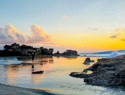 Panorama Pantai Puru Desa Merbaun, Kecamatan Amarasi Barat Patut Dinikmati