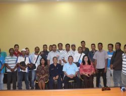 Korinus:”Kalo Mau Lihat Matahari Terbenam Datang ke Teres”