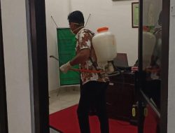 Gedung PN Oelamasi Disemprotkan Cairan Desinfectan, Ada Apa ?