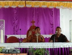 Uskup Atambua Larang Umat Berjabatan Tangan ?