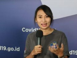 Ika, Gadis Cantik Yang Rela Jadi Sopir Ambulance di Musim Corona