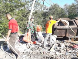 Patut Ditiru, Babinsa di Kelurahan Ini Ikut Angkat Sampah