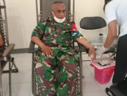 Prajurit Kodim 1604/Kupang Sumbangkan Darah di HUT PMI ke-75