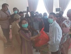 Salurkan Bansos Kepada Guru dan Tenaga Kependidikan Swasta, Walikota:”Nilainya sangat kecil”