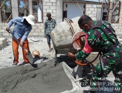 Babinsa Bersama Umat Gotong Royong Bangun Rumah Ibadah