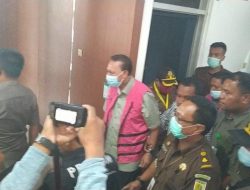 Astaga !! Mantan Walikota Kupang Jonas Salean Pakai Rompi Oranye