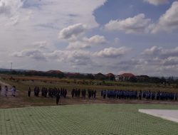 Prajurit Kodim 1604/Kupang Siaga di Kantor Bupati. Ada Apa ?