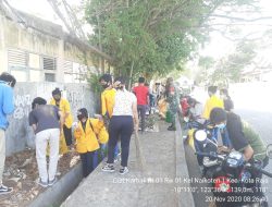 Babinsa – Warga Binaan Gotong Royong Bersihkan Selokan