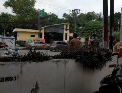 Babinsa Hadang Pengunjung Kantor Pos, Edukasi 3M dan 3T