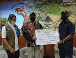 NTT Terima 750 Juta dan 1.5 Ton Rendang Dari Pemerintah Sumatra Barat