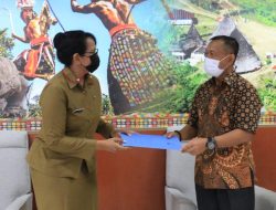 Aloysius:”Ini Bantuan Dari Kami PT. Jembatan Nusantara”
