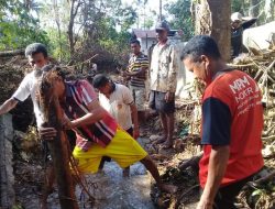 Warga Bello Bersihkan Puing Seroja Di Sumber Mata Air