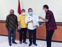 GBIS Jemaat “Miracle” Kupang Kembali Serahkan Bantuan 125 Paket Sembako