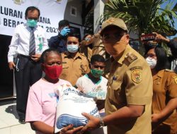 Serahkan Bantuan Beras PPKM, Ini kata Walikota Kupang