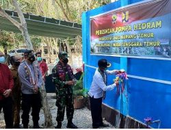 Salut !! TNI “Hantar” Sumber Air ke Depan Pintu Masyarakat Oefafi