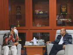 Lestarikan Alam Dengan Menanam Bambu