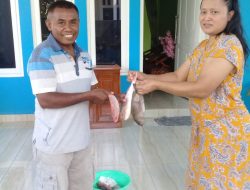 Pegawai Honor Ini Tak Malu Jualan Sayur dan Ikan