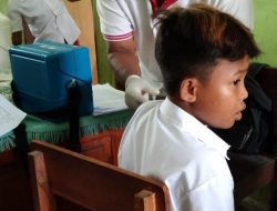 Siswa SD GMIT Oesao, Terima Vaksin