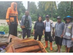 Deasy Ballo, Pimpin Rombongan, Pantau Kondisi Banjir di Kabupaten Kupang