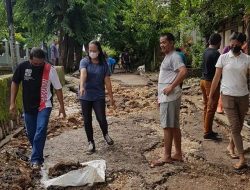 Tak Pakai Lama, Pemlur Oetete dan RT / RW Bersihkan, Puing-Puing di Titik Banjir