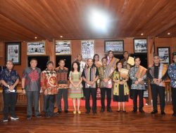 Walikota Ambon, Serahkan Dana Seroja, kepada Walikota Kupang