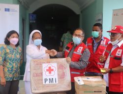 RS Boromeus, Terima Alkes Dari PMI Kota Kupang