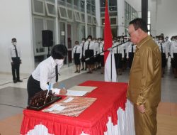Serahkan SK CPNS dan P3K, Masneno:”Kedepankan Sikap Loyal Yang Utuh”
