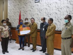 Berempati Kepada Para Korban Bencana, Bupati Kupang Salurkan Bantuan