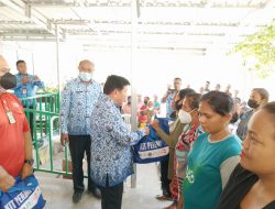 Serahkan Bantuan Female Kits, Ini Awasan Wakil Bupati Kupang Kepada WUS