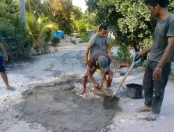 Salut !! Warga Dua Wilayah Di Bello, Kolaborasi Tambal Jalan Berlubang 