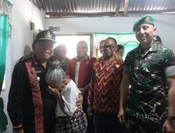 Oma Berta, Sambut Bupati Dengan Rasa Haru