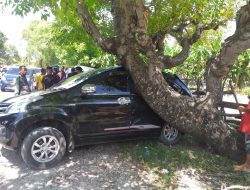 Expander Putih Hantam Avanza Hitam, Lihat Kondisi Keduanya !