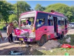 “Arjuna” Seruduk Pick Up, Seorang Penumpang Meninggal di Tempat