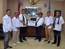 Satyalancana Aditya Karya Mahatva Yudha Untuk Pj. Wali Kota Kupang