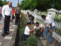 Gubernur NTT dan Masyarakat Kota Kupang, Turun ke Jalan Bersihkan Sampah