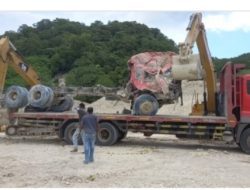 Akhirnya, Truck Tronton Naas Itu Dievakuasi