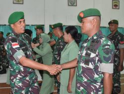 Ratusan Prajurit Korem 161/WS, Naik Pangkat