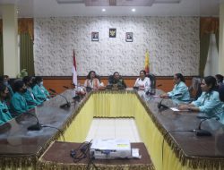 149 Mahasiswa Kebidanan Serbu Kantor Bupati Kupang, Kenapa ?