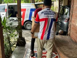 Dapat Kiriman Buku, Agung Riwu: “Terimakasih Kepada Keluarga Sudrajat dan JNE”